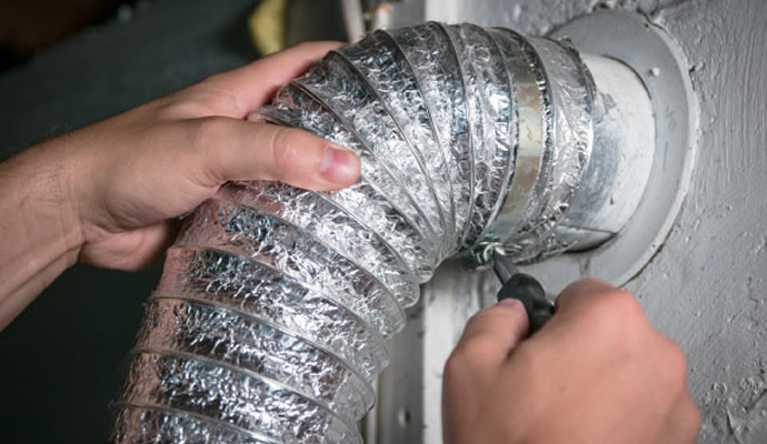 An expert installing duct system