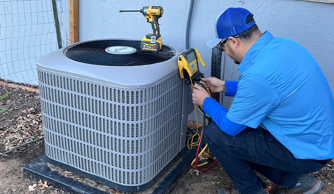 Professional repairing outdoor ac unit